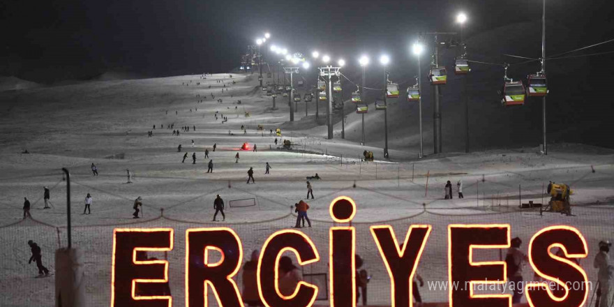 Erciyes’te gece kayağı başladı