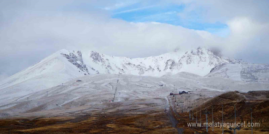 Erciyes’te iki mevsim, sarı ve beyaz bir arada