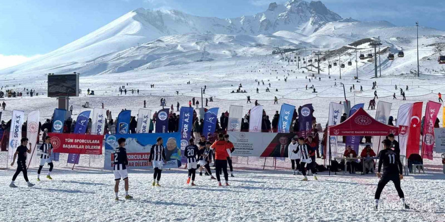 Erciyes’te Kar Ragbi Türkiye Şampiyonası heyecanı başladı