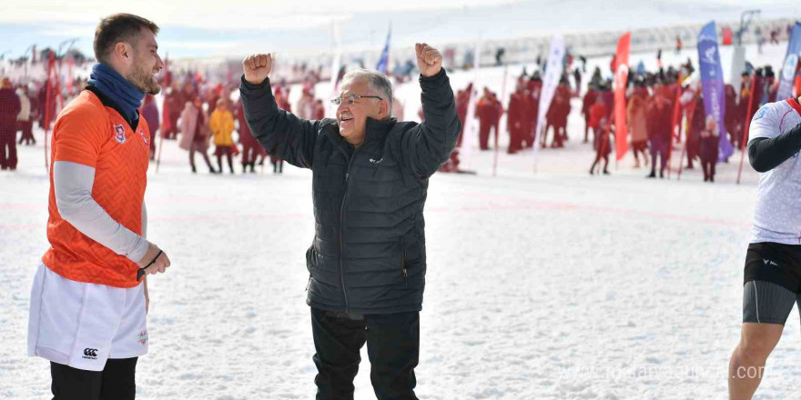 Erciyes’te Kar Ragbi Türkiye Şampiyonası nefes kesti