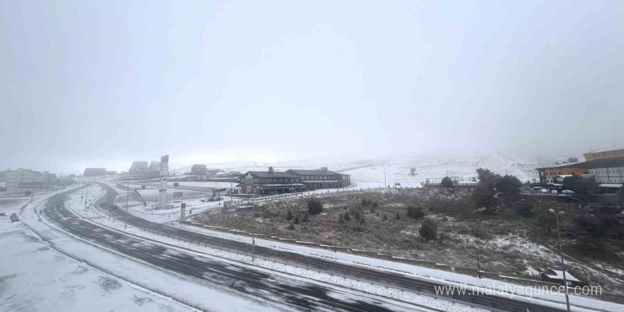 Erciyes’te kar yağışı sürüyor