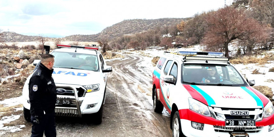 Erciyes’te yürüyüş yaparken ayağı kırılan dağcı kurtarıldı