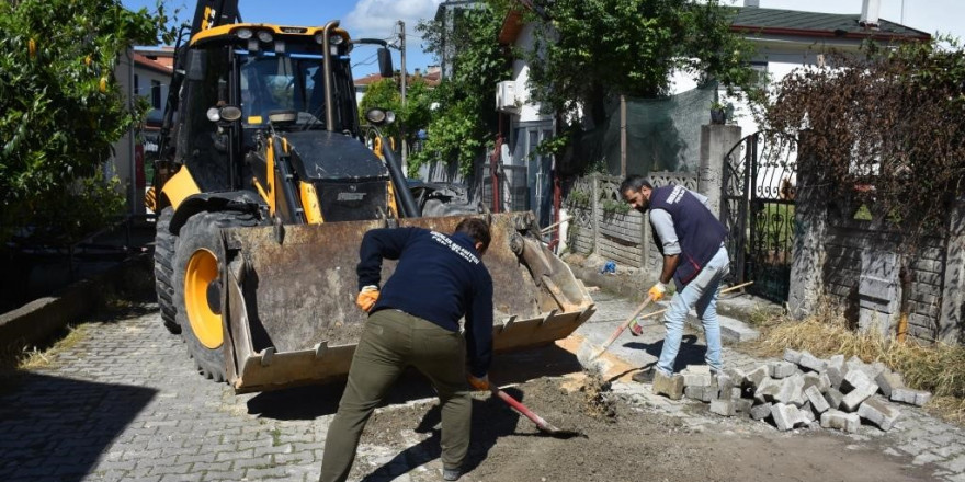 Erenler’de Temizlik İşleri Müdürlüğü ekipleri 33 mahallede hummalı şekilde çalışıyor