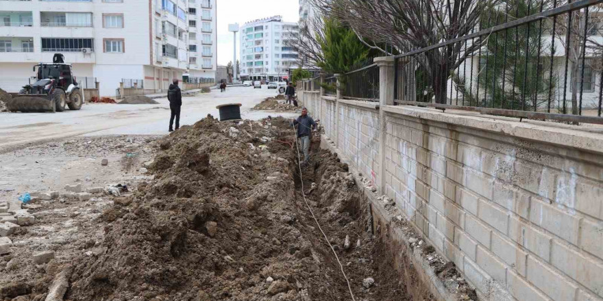 Ergani’de 1,8 kilometrelik yola 60 adet aydınlatma direği