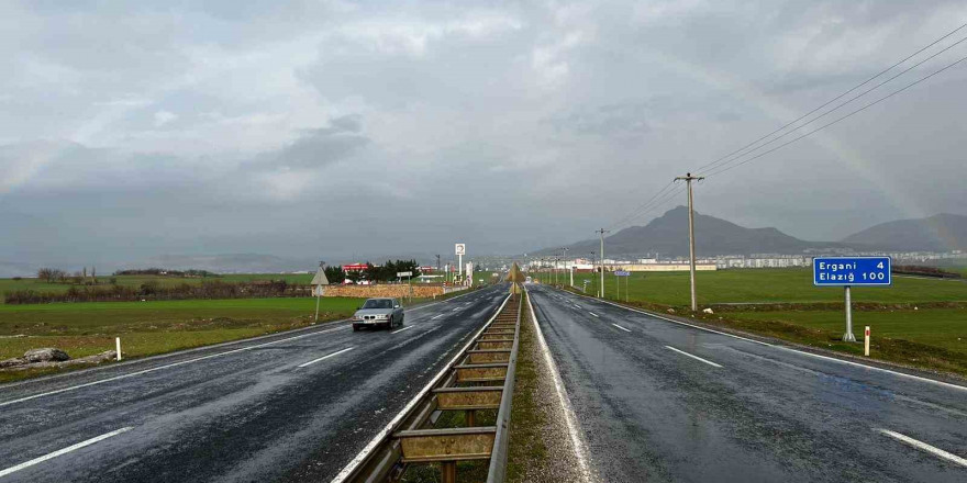 Ergani’de yağmur sonrası ortaya çıkan gökkuşağı görsel şölen oluşturdu