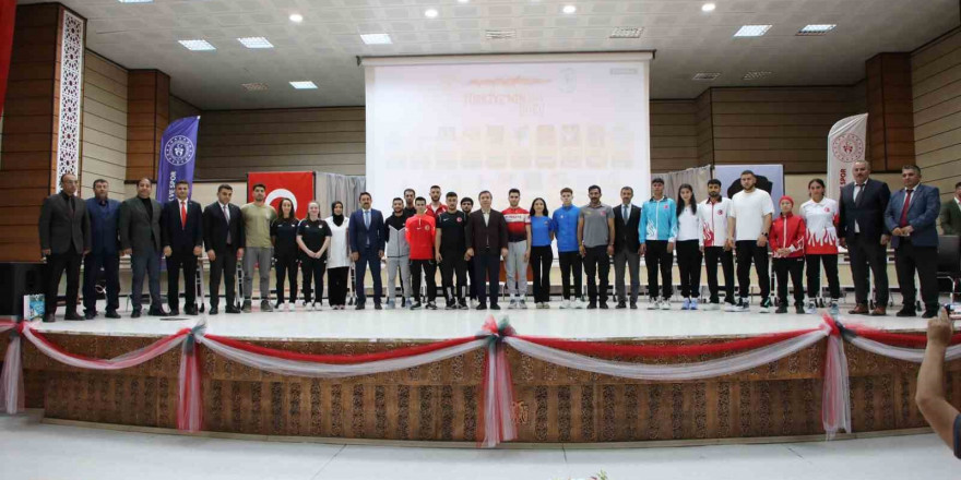 Erzincan’da '19 Mayıs’ta 19 Başarılı Genç' isimli söyleşi programı düzenlendi