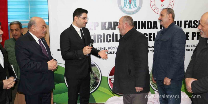 Erzincan’da çiftçilere yerli ve milli tohum dağıtıldı