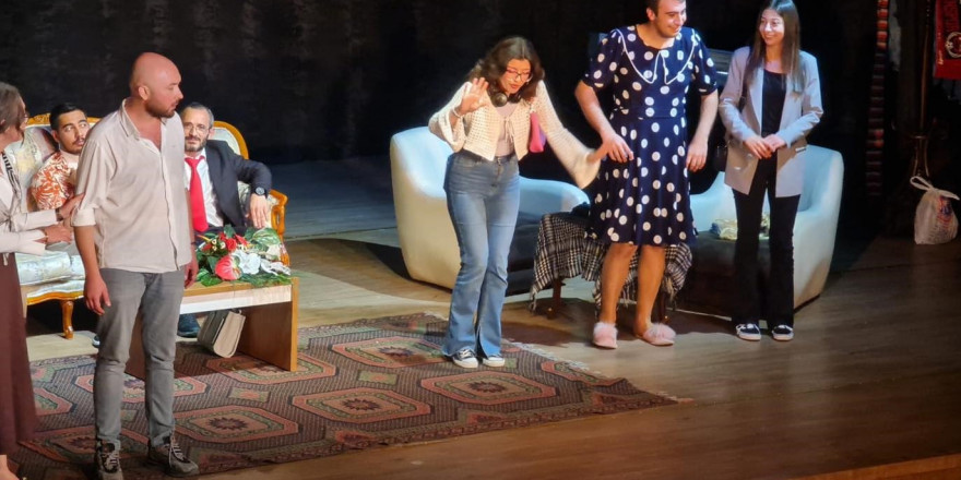 Erzincan’da 'Dikkat Yalan Çıkabilir!' tiyatro oyunu sahnelendi