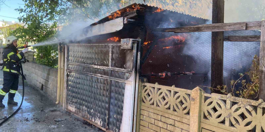 Erzincan’da garajda çıkan yangın korkuttu