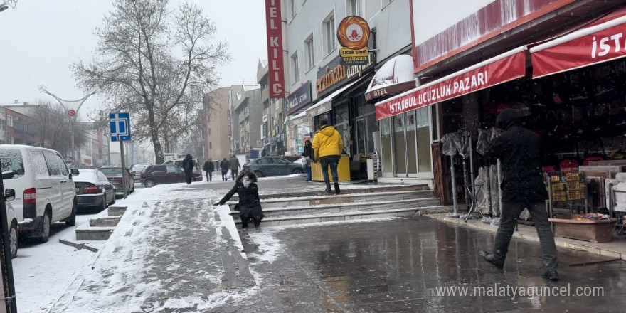 Erzincan’da kar ve buzlanma düşmeye bağlı kırık vakalarını artırdı