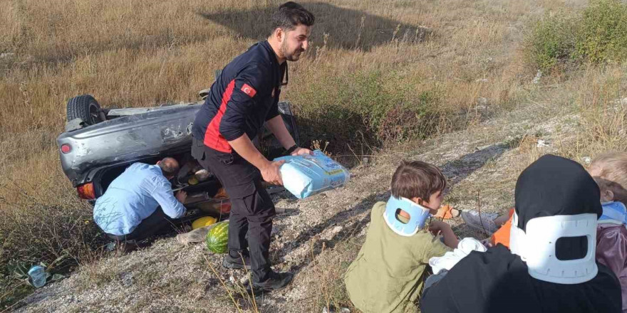 Erzincan’da otomobil şarampole uçtu: 6 yaralı