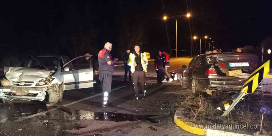 Erzincan’da trafik kazası: 2 yaralı