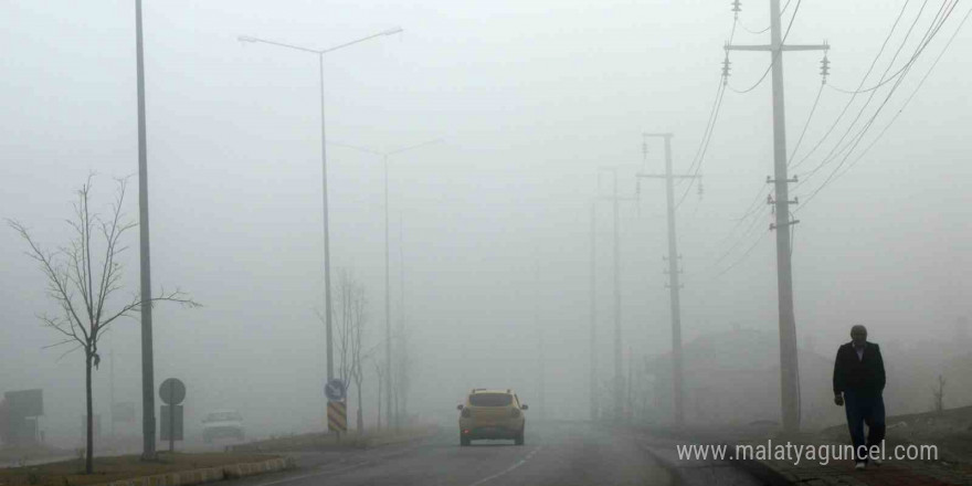 Erzincan’da yoğun sis: Görüş mesafesi 30 metreye kadar düştü