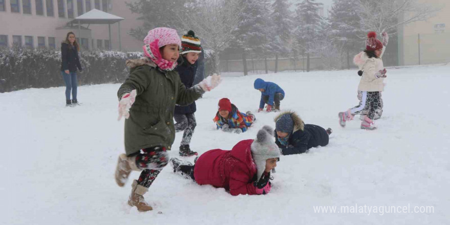 Erzincan’ın Çayırlı ilçesinde taşımalı eğitime kar tatili