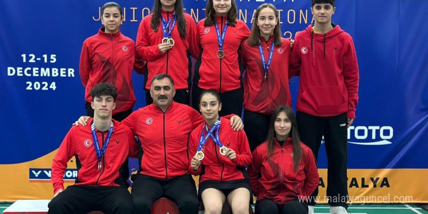 Erzincanlı genç badmintonculardan madalya yağmuru