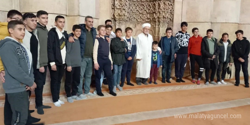 Erzincanlı öğrenciler Divriği Ulu Cami ve Şifahanesini gezdiler