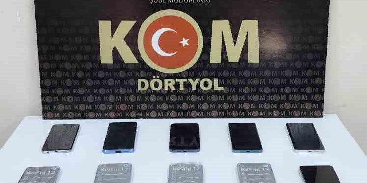 Erzin’de 10 kaçak cep telefonu ele geçirildi