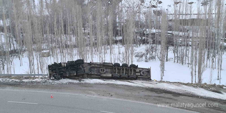 Erzurum-Artvin yolunda tır kazası