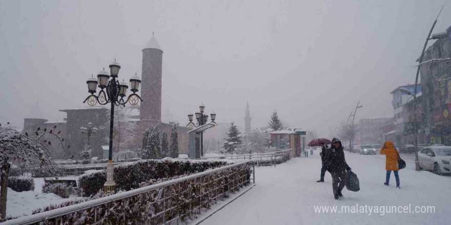 Erzurum beyaza büründü