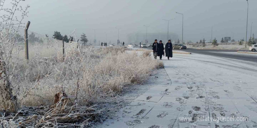 Erzurum buz kesti, sis şehri örttü