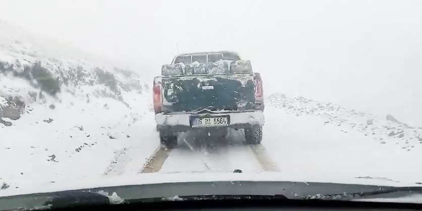 Erzurum - Tekman karayolunda kar yağışı etkili oldu