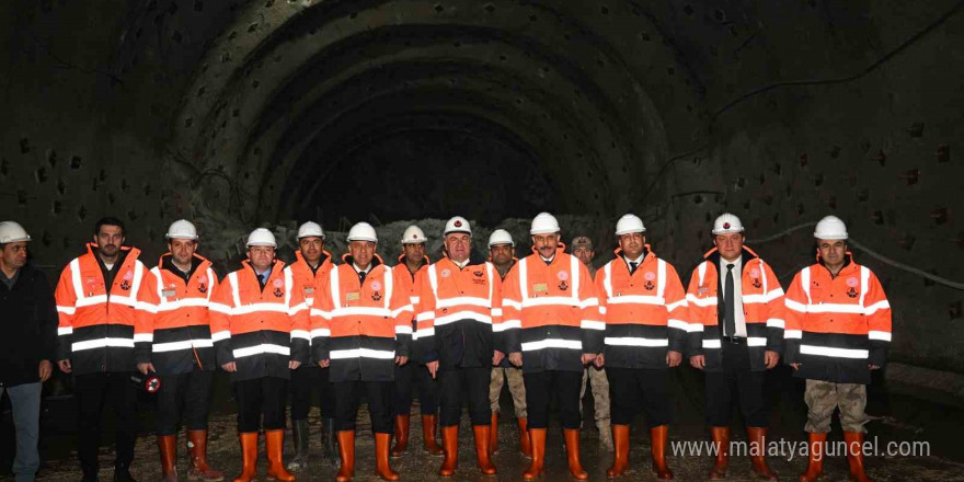 Erzurum ve Bingöl Valileri Çirişli Tüneli’ni inceledi