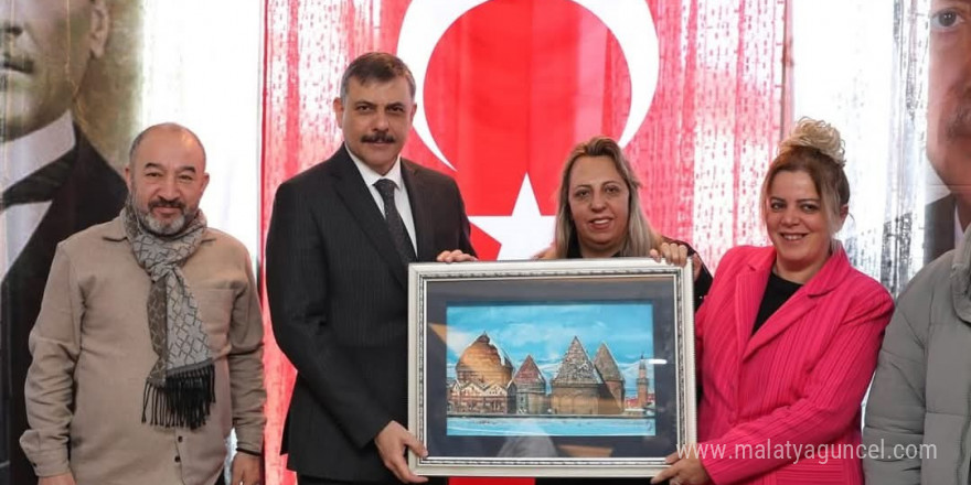 Erzurum Yeni Medya Derneği’nden Vali Çiftçi’ye İdareciler Günü jesti