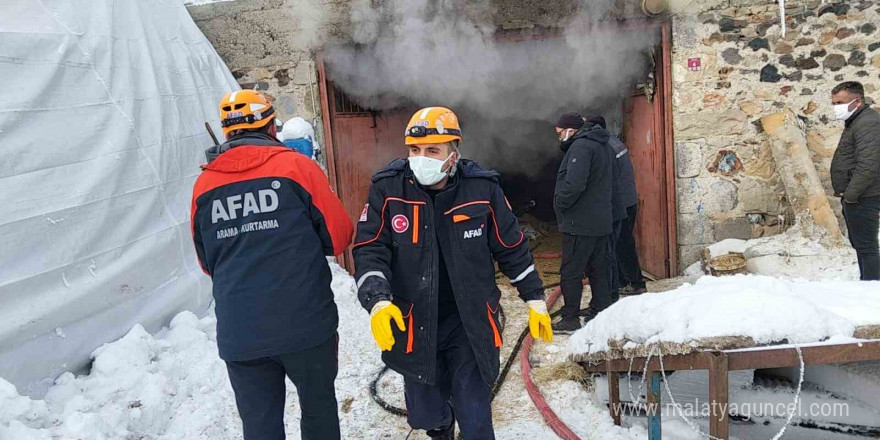 Erzurum’da ahır yangını