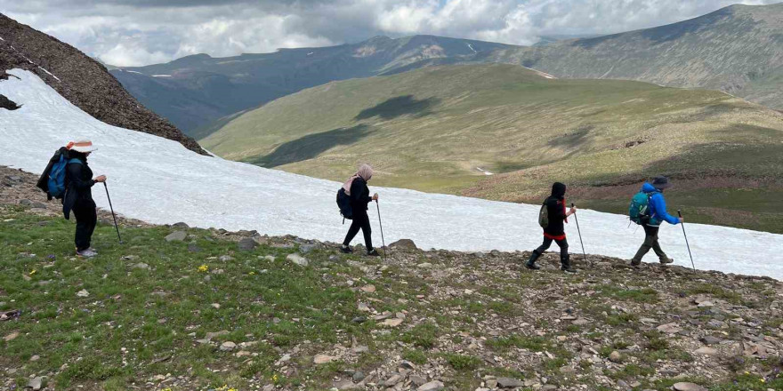 Erzurum’da dört mevsimi yaşatan doğa yürüyüşü