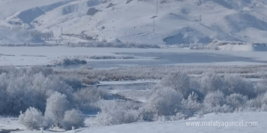 Erzurum’da eksi 25 derecede HES göleti buz tuttu