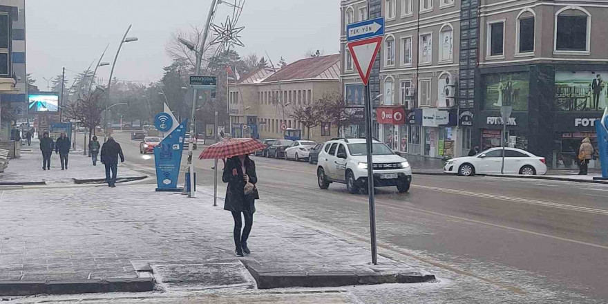 Erzurum’da kar yağışı etkili oluyor