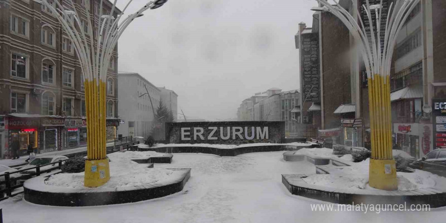 Erzurum’da yoğun kar yağışı etkili oluyor