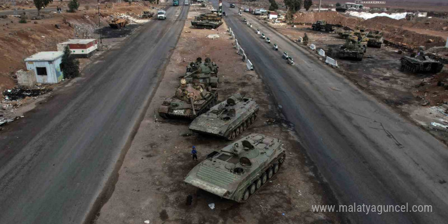 Esad’dan geriye Şam’ın girişine konuşlandırdığı tanklar kaldı