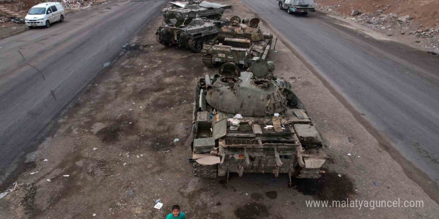 Esad’dan geriye Şam’ın girişine konuşlandırdığı tanklar kaldı