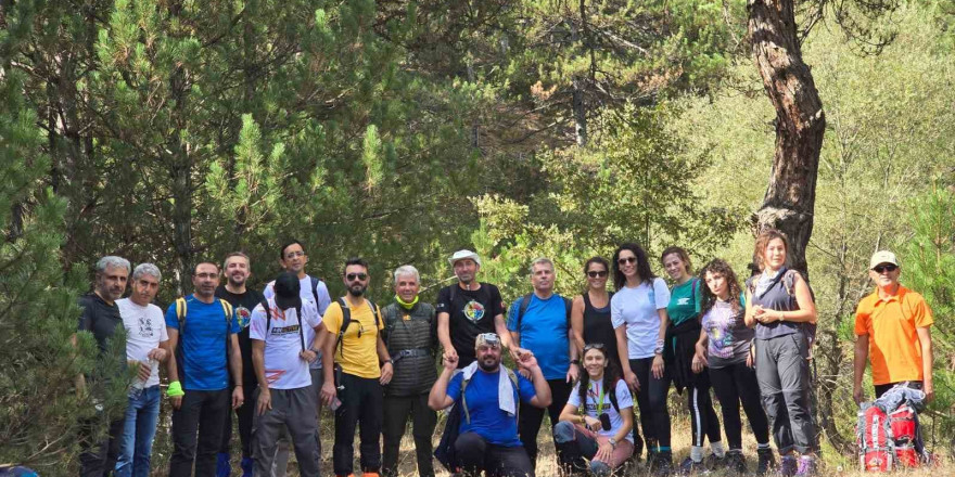 ESDAĞ üyeleri hem hayvanları besledi hem de çöp topladı