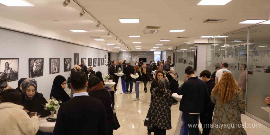 Esenler’de “Görsel Şahitler: Zamanı Durduran Ustalar” belgesel gösterimi ve fotoğraf sergisi açıldı