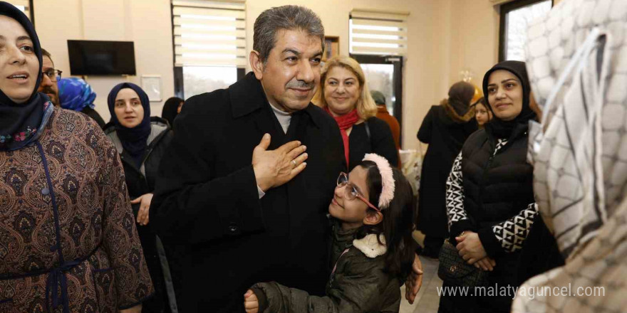 Esenlerli kadınlar yetim kızlar için hayır çarşısı düzenledi