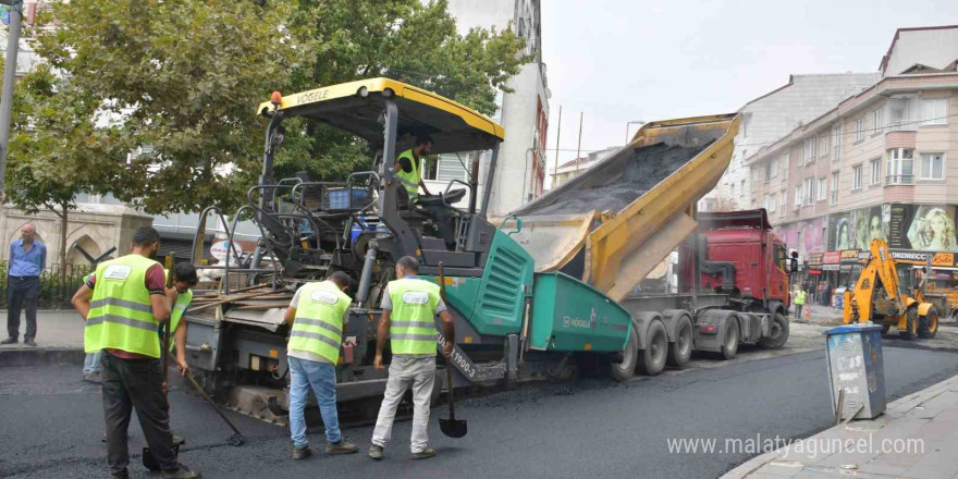 Esenyurt’ta  bozuk olan yollar yenileniyor