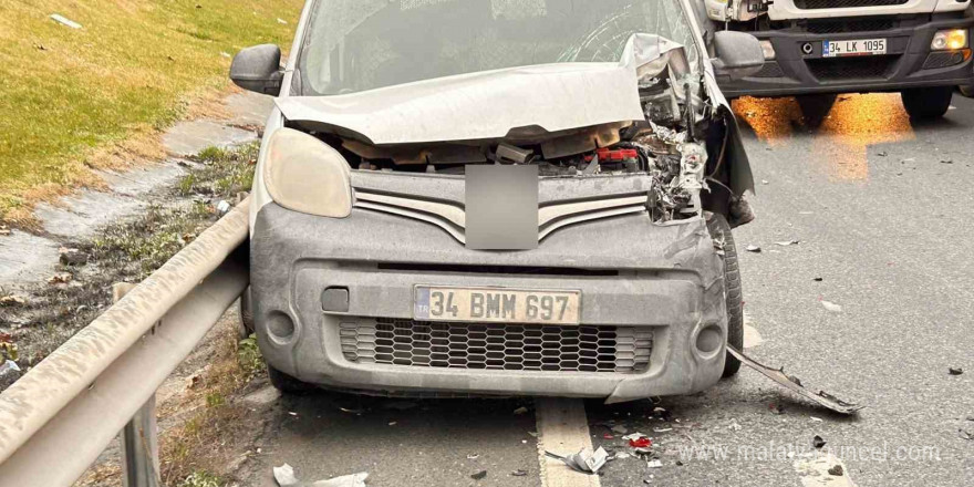 Esenyurt’ta zincirleme trafik kazası: 3 yaralı