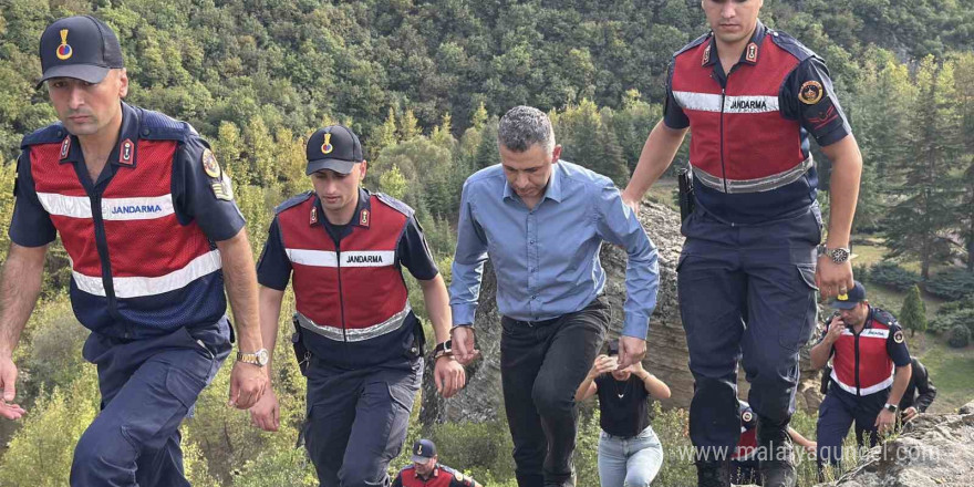 Eşini uçurumdan iterek öldürdüğü iddia edilen sanığın davasında olay yeri keşfi yapıldı