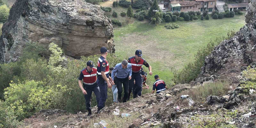 Eşini uçurumdan iterek öldürdüğü iddia edilen sanığın davasında olay yeri keşfi yapıldı