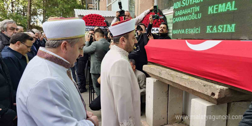 Eski Bakan Çakmakoğlu son yolculuğuna uğurlandı