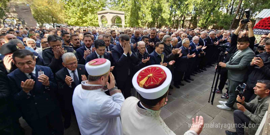 Eski Bakan Çakmakoğlu son yolculuğuna uğurlandı