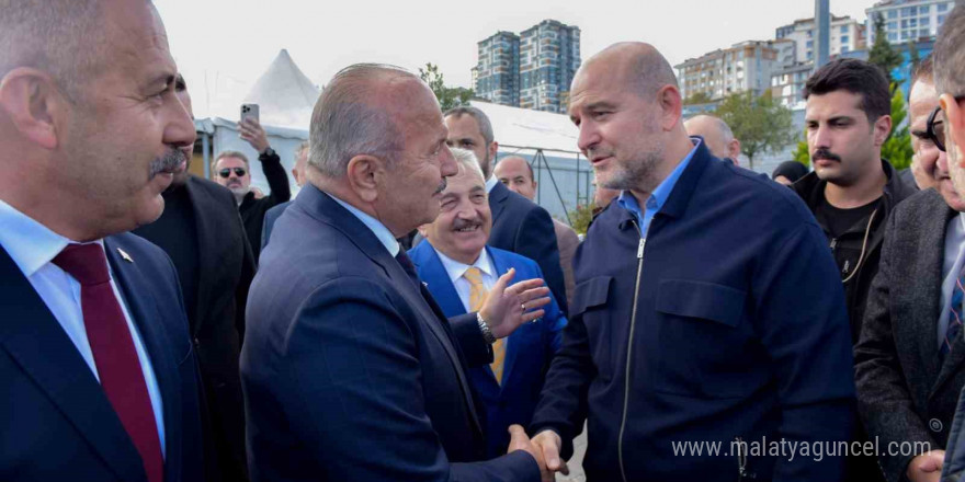 Eski Bakan Soylu, İstanbul’da vatandaşlara Taşköprü sarımsağı dağıttı