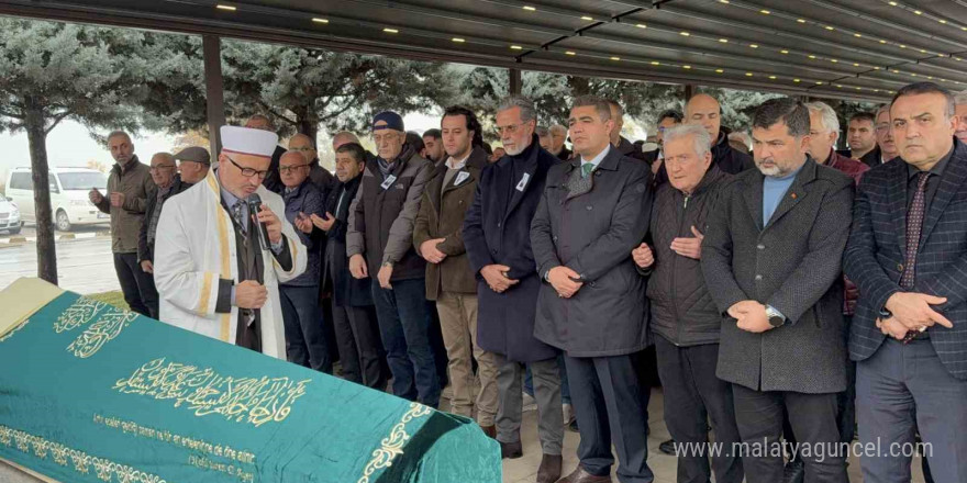 Eski bakanın eşi son yolculuğuna uğurlandı