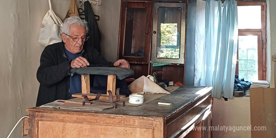 Eski ilgi olmaması nedeni ile 73 yıllık mesleğine son verdi