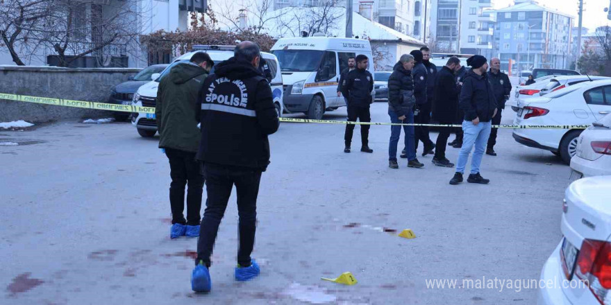 Eski kayınpederini sokak ortasında tabancayla vurdu