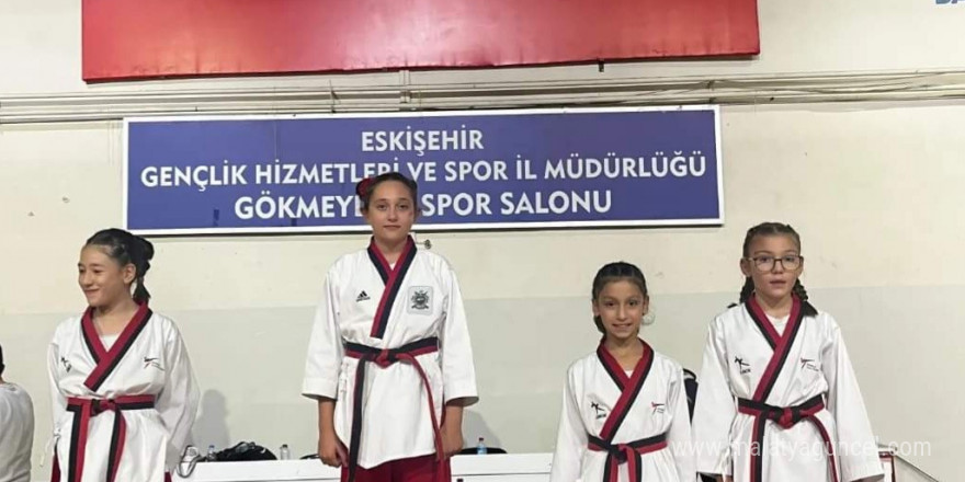 Eskişehir Orgeneral Halil Sözer Ortaokulu taekwondo ekibi yeni sezona başarıyla başladı