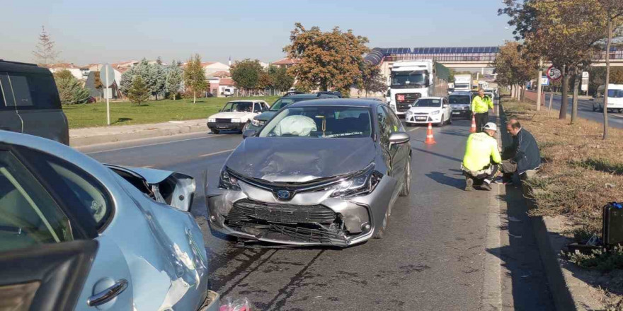 Eskişehir’de 3 aracın karıştığı zincirleme kazada 1 kişi yaralandı