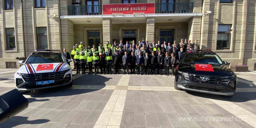 Eskişehir’de emniyet ve jandarma teşkilatına 88 aracın teslimi için tören düzenlendi